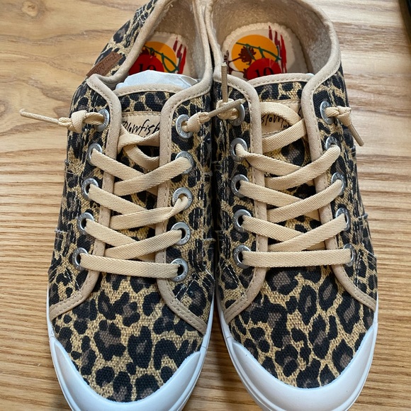 Blowfish Shoes - NWT BLOWFISH CANVAS FAUX SHEARLING LINED SNEAKERS